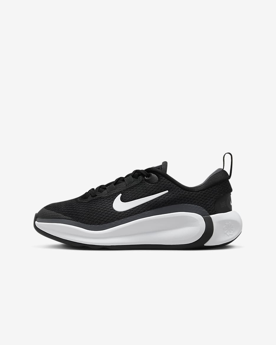 Nike sports shoes black and white on sale